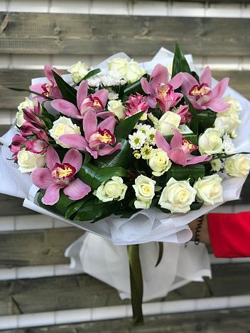 Букет цветов из: Розы и Хризантемы в Кировской
