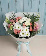 Букет цветов из:  Розы, Лизиантусы и Хризантемы в Кировской