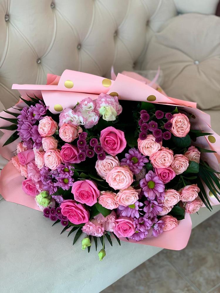 Букет цветов из: Хризантемы, Розы и Лизиантусы в Кировской