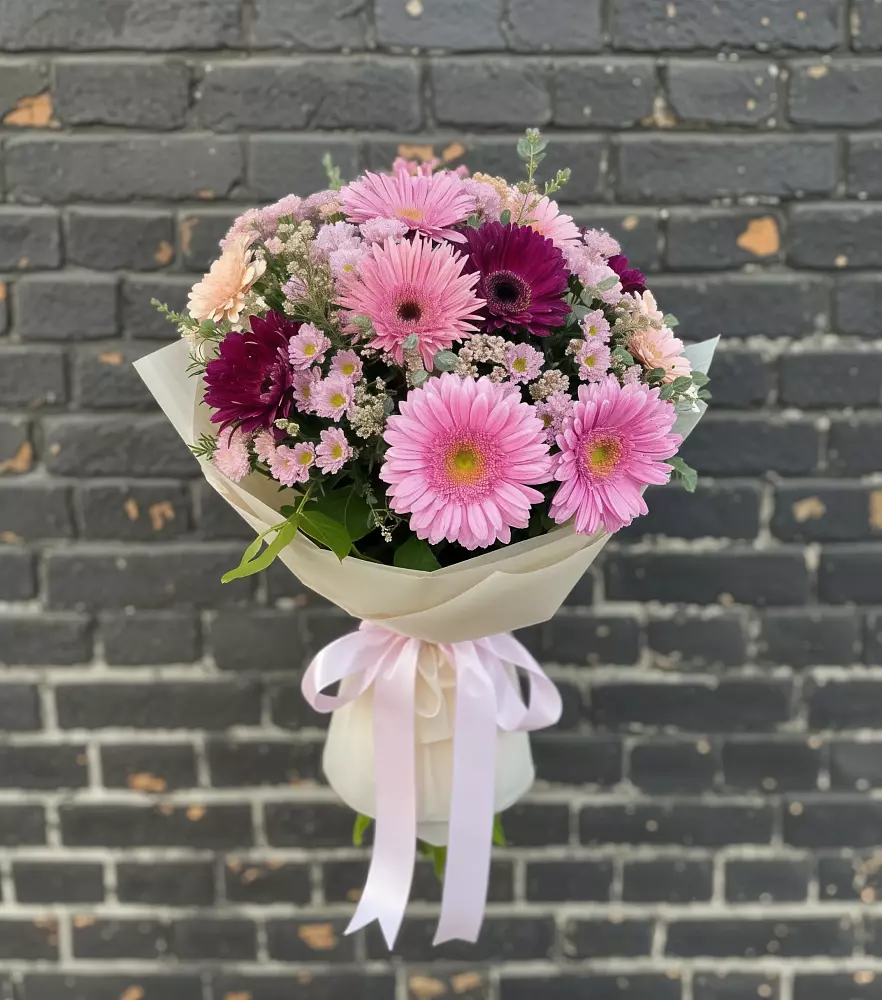 Букет цветов из: Герберы и Хризантемы в Кировской