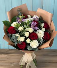 Букет цветов из:  Розы и Альстромерии в Кировской