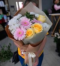 Букет цветов из:  Герберы, Розы и Хризантемы в Кировской