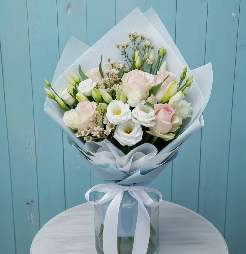 Букет цветов из: Розы и Лизиантусы в Кировской