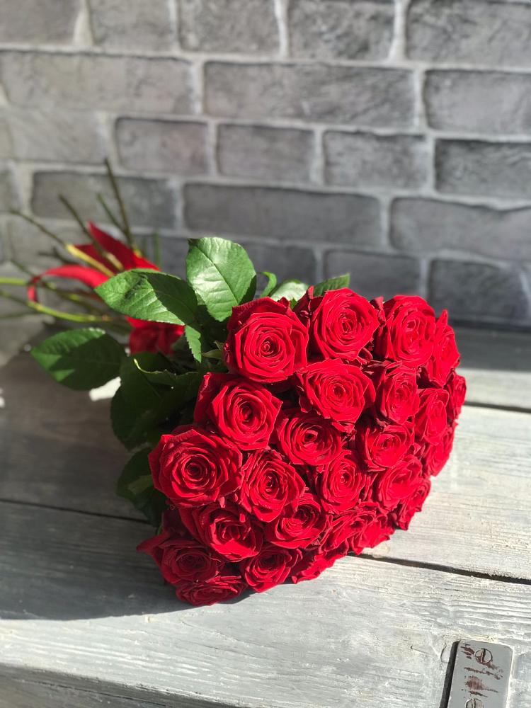 Букет Красные розы Фридом в Кировской