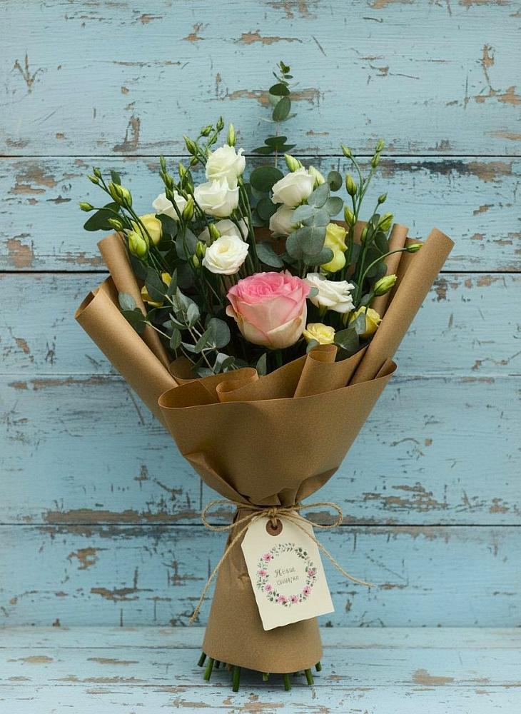 Букет цветов из: Розы и Лизиантусы в Кировской