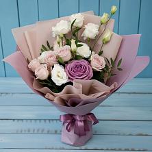 Букет цветов из:  Розы и Лизиантусы в Кировской