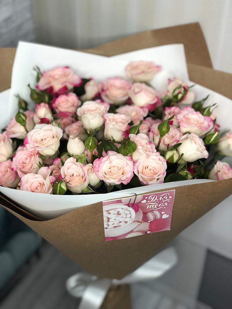 Букет цветов из: Розы в Кировской