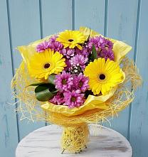 Букет цветов из:  Хризантемы и Герберы в Кировской