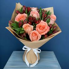 Букет цветов из:  Розы и Альстромерии в Кировской