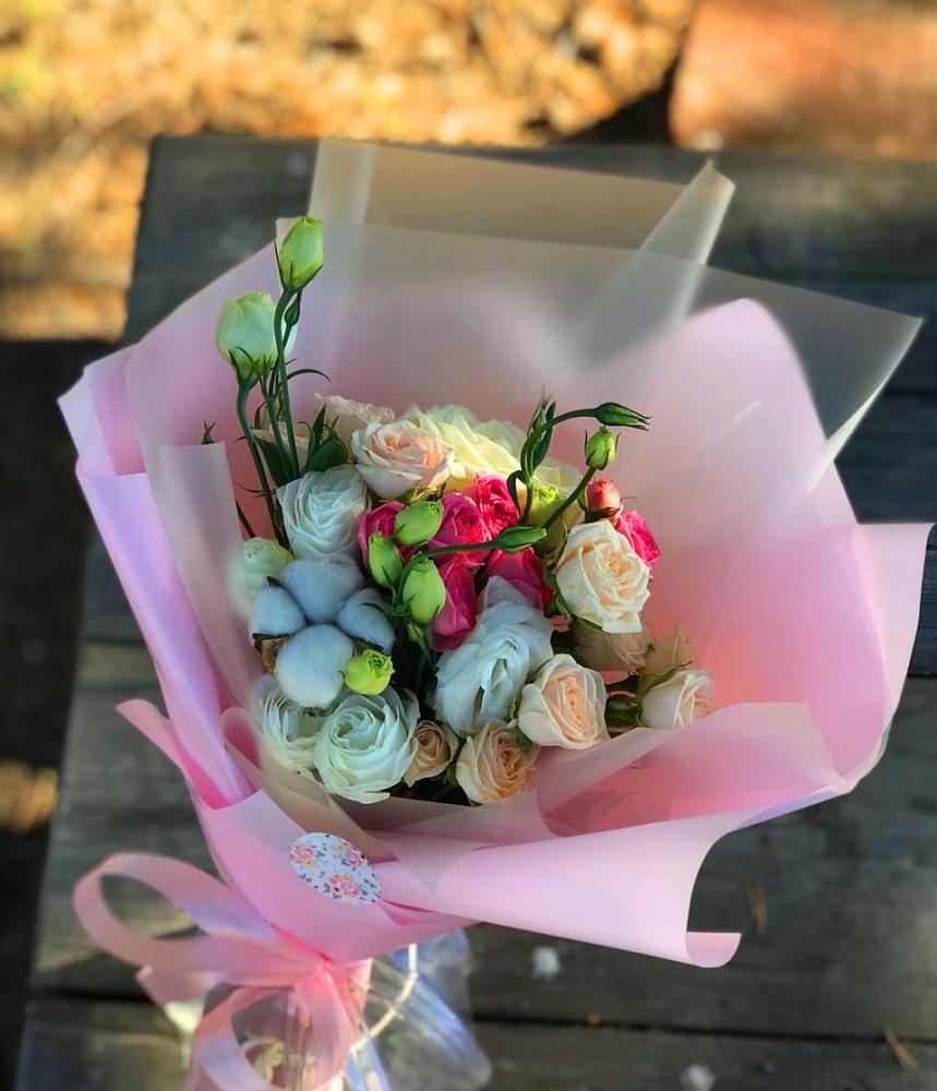 Букет цветов из: Розы и Лизиантусы в Кировской