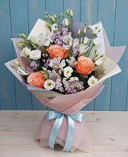 Букет цветов из:  Лизиантусы, Розы, Альстромерии и Гипсофила в Кировской