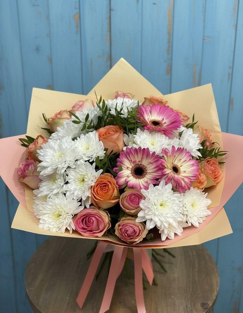 Букет цветов из: Розы, Герберы и Хризантемы в Кировской