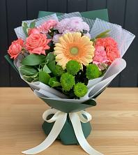 Букет цветов из:  Гвоздики, Розы, Герберы и Хризантемы в Кировской