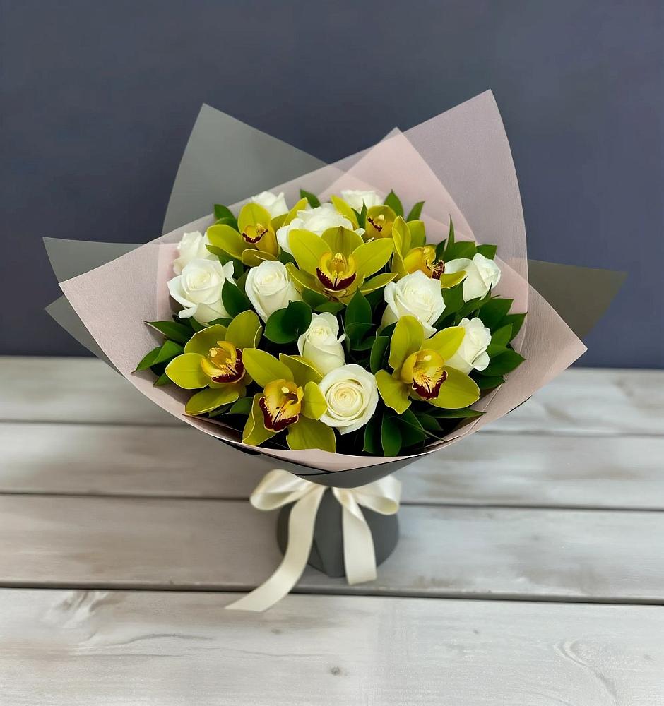 Букет цветов из: Орхидеи и Розы в Кировской