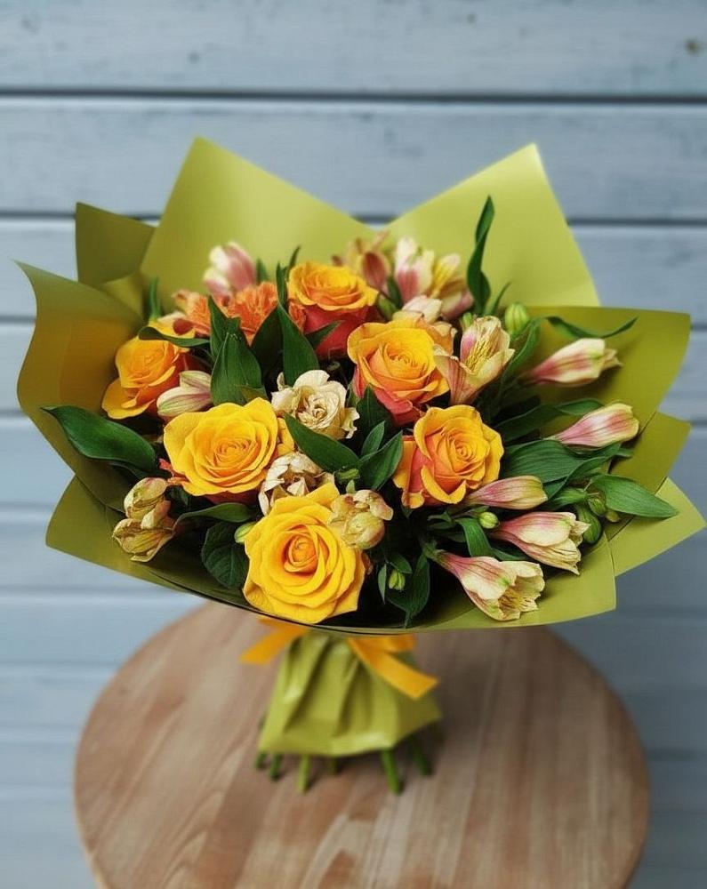 Букет цветов из: Альстромерии и Розы в Кировской