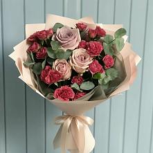 Букет цветов из:  Гвоздики и Розы в Кировской