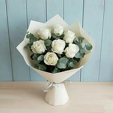 Букет Белые розы в Эвкалипте в Кировской