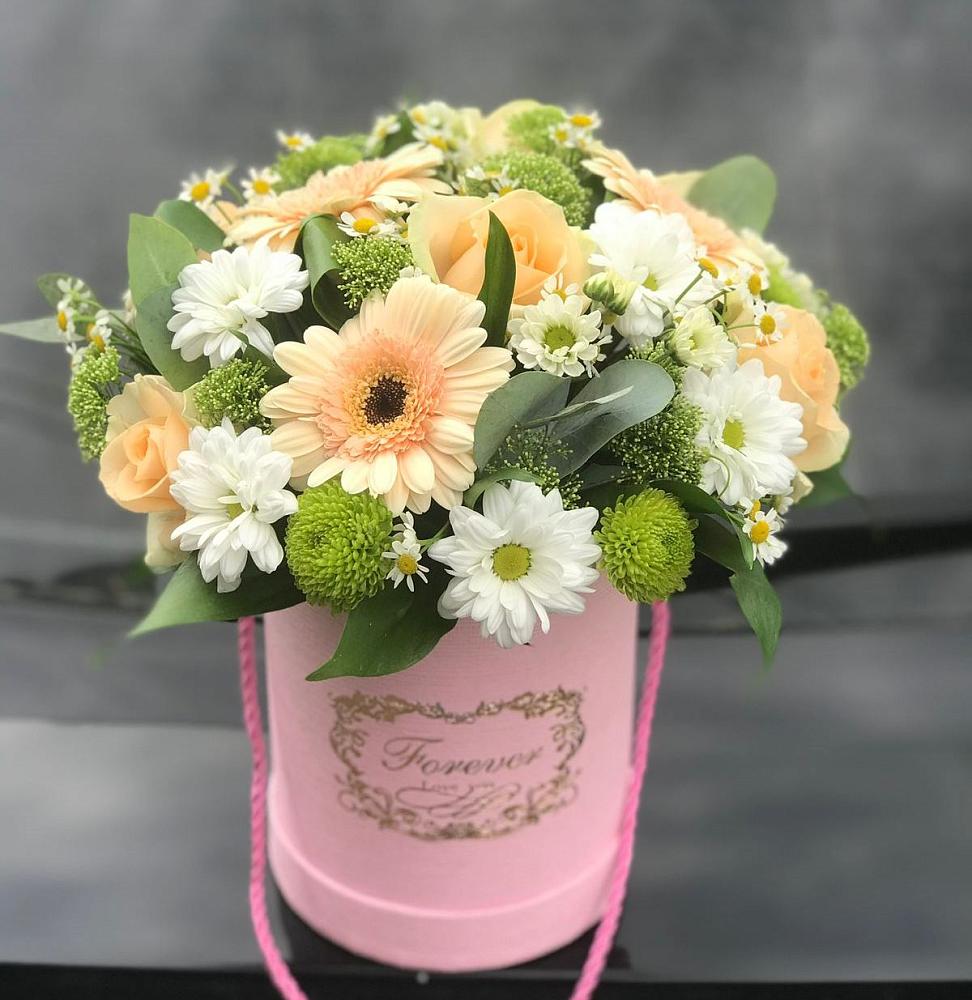 Цветочная композиция из Розы, Герберы и Хризантемы в шляпной коробке в Кировской